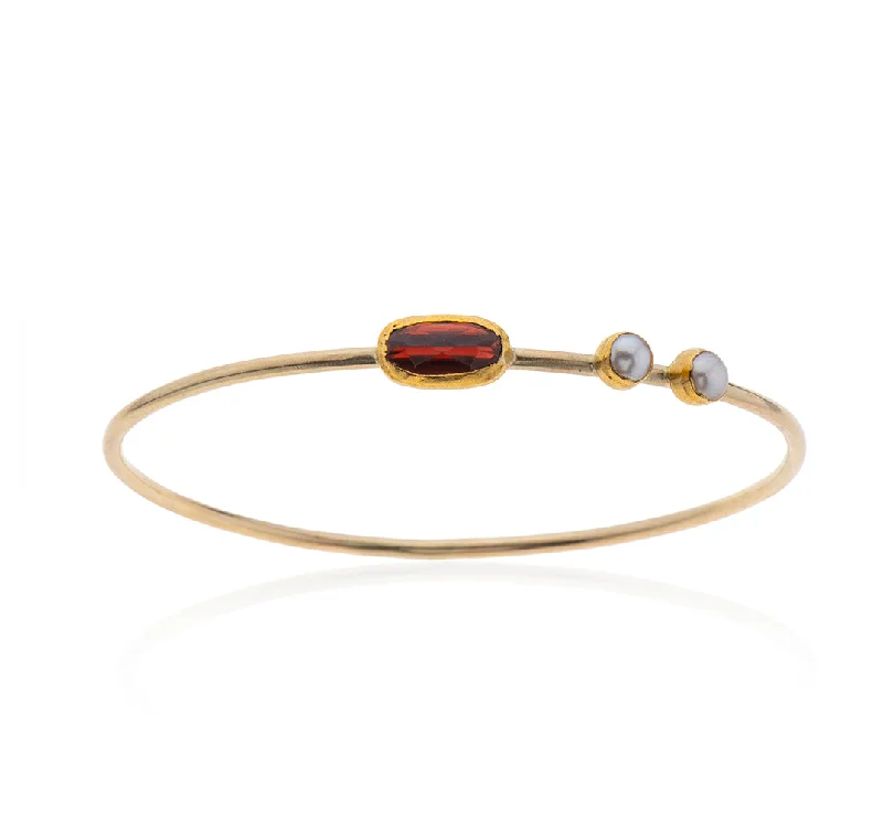 delicate silver bracelets for women-Nava Zahavi Yellow Gold Garnet Pearl Bracelet